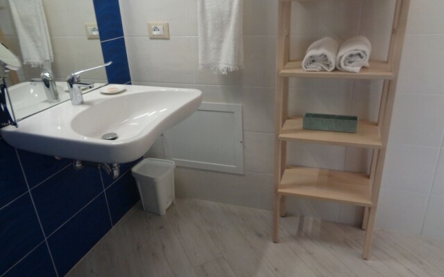 Eryx Apartments