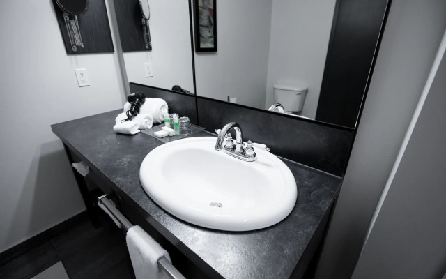 Grand Times Hotel Quebec City Airport
