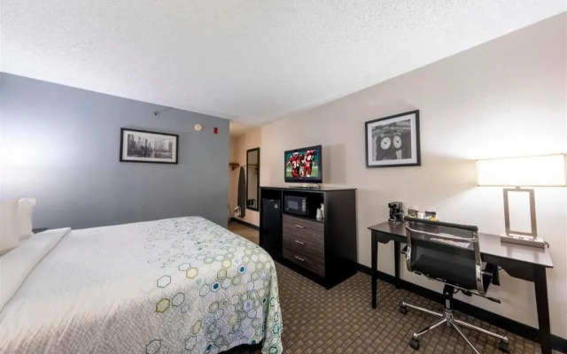 HomeTown Inn by Red Roof East Syracuse