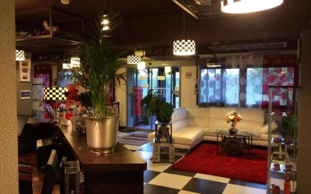 Kyriad Design Enzo Cannes-Écluse