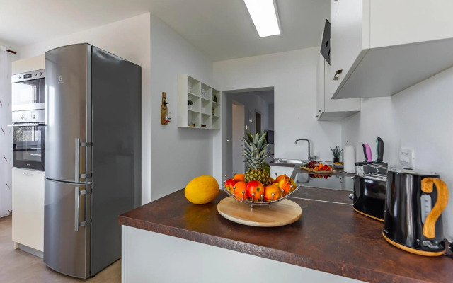 Holiday House emjalemi