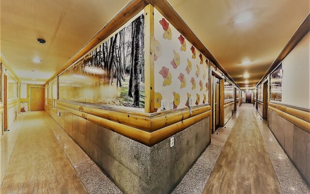 Pine Motel