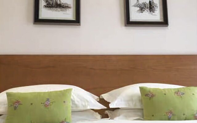 Haining Ruiqi Hotel