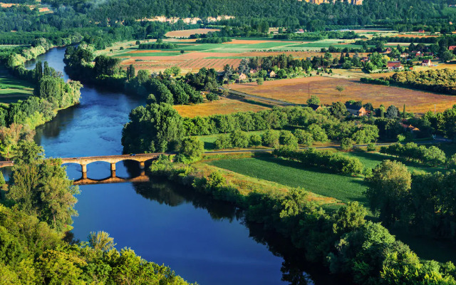 Authentic Holiday Home in Puy-l'evêque With Swimming Pool