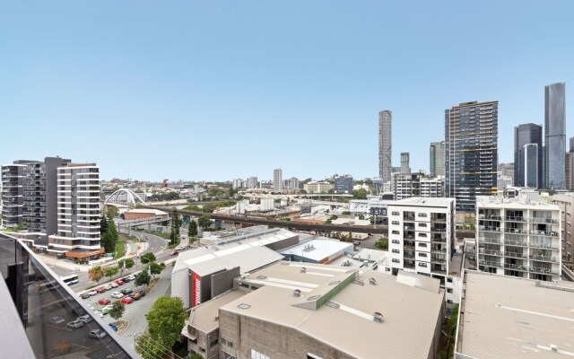 South Brisbane 2 Bedrooms Apartment with Free Parking by KozyGuru