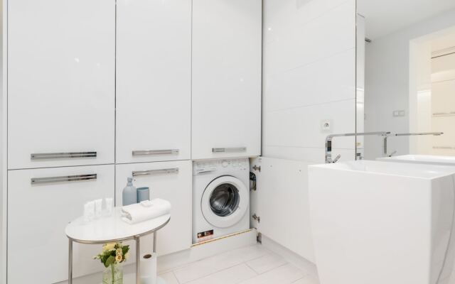 Minimalist Apartment Poznan by Renteres