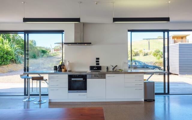 Wharetana Bay Villa with beach walkway