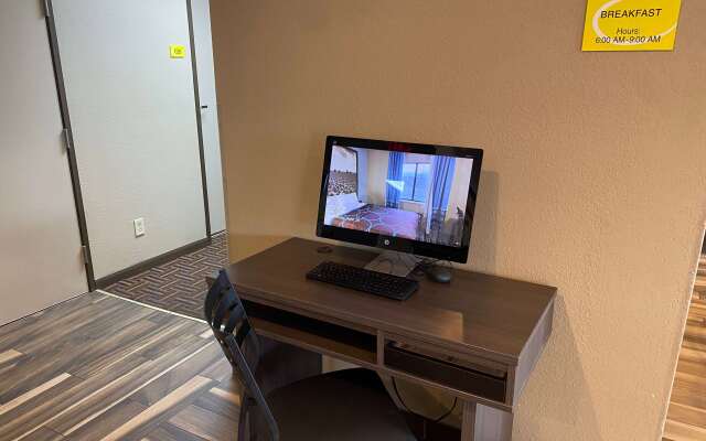 Super 8 by Wyndham Independence KS
