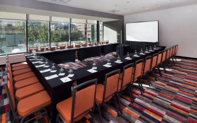 Holiday Inn Hotel & Suites Montreal Centre-ville Ouest by IHG