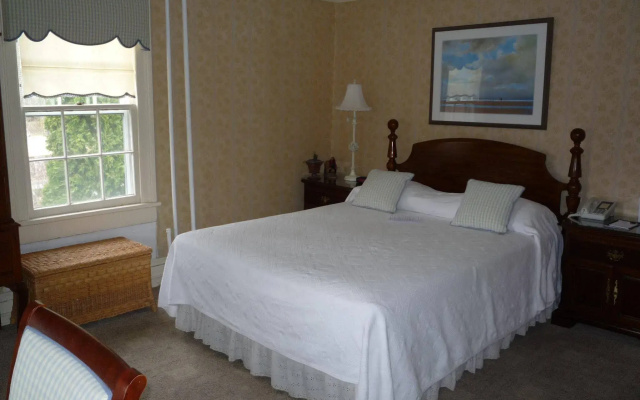 The Roger Sherman Inn