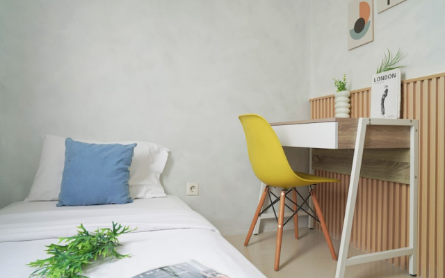 Pleasant White 3Br At Bassura City Apartment