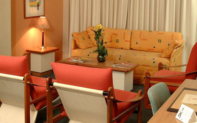 Lincoln  Suites