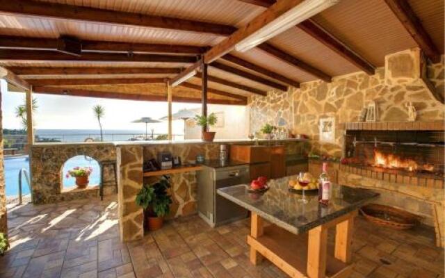 Paramonas Villa 0 Pool Air Con WiFi