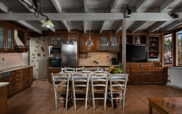 Villa Splantzia-heated Pool-garden-2 min Chania Port