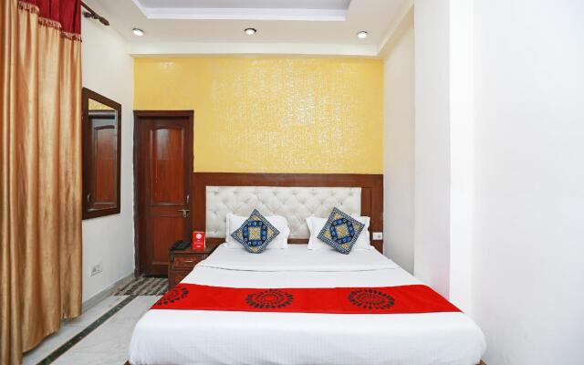 OYO 11559 Lakshay Residency