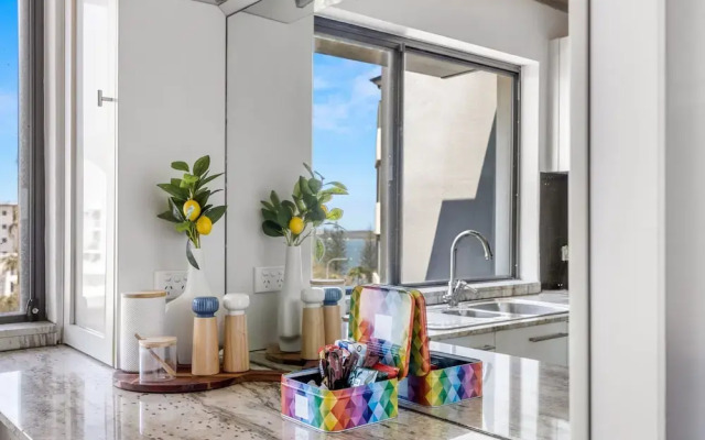 2-bed Near Beach With BBQ & Stunning Ocean Views