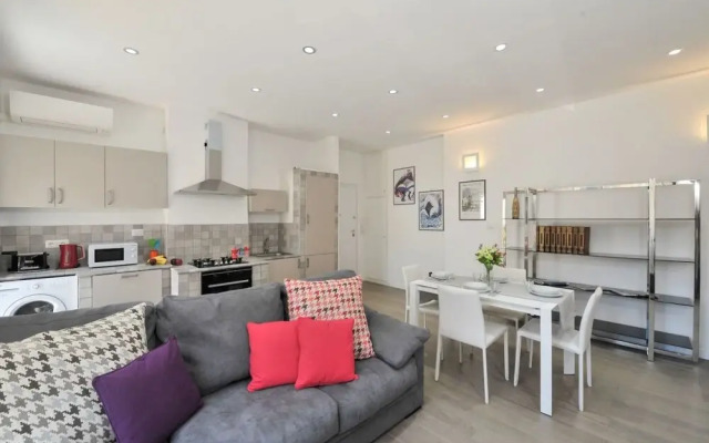 Bright and Beautiful 1 bed Flat in Lovely Area
