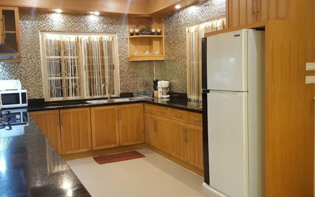 4 Bedroom Villa Private Pool Central Pattaya 15 min Away