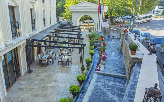 Lausos Palace Hotel