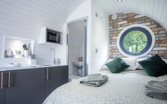 Woody - 1 Bedroom Pod - Cold Inn