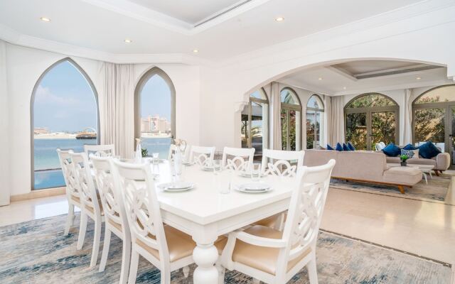 5BR Beach & pool villa in Palm