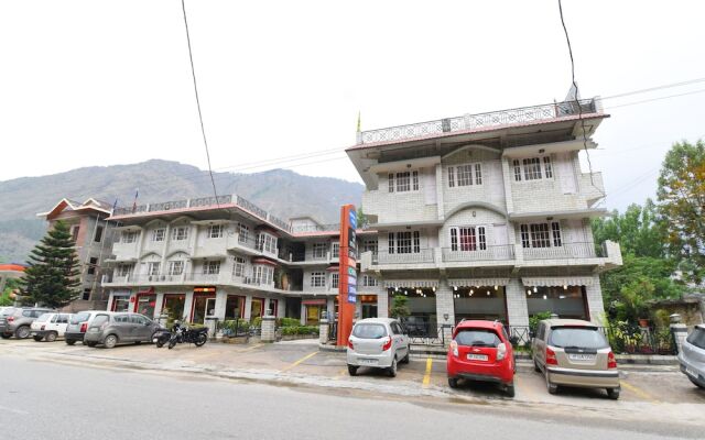 OYO 14223 Home Deluxe 2BHK Near Kullu Airport