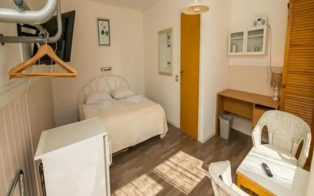 6 Person Holiday Park Home in Romo
