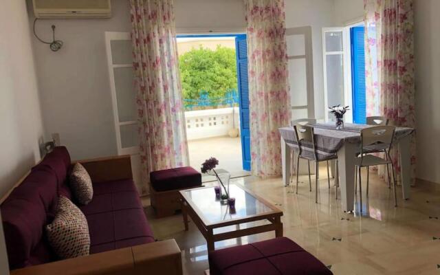 Hammamet northern border (Nabeul), 200m from sea and downtown