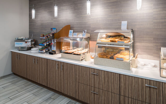 Holiday Inn Express Hotel & Suites Burlington by IHG