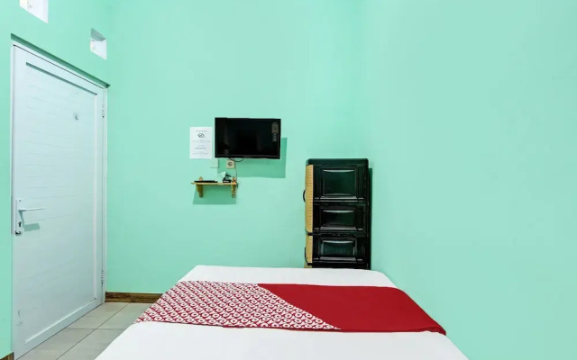 OYO 92521 Guest House Inayah Syariah