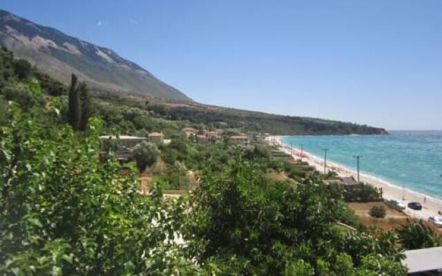 Rosa's ·Beach Studios·