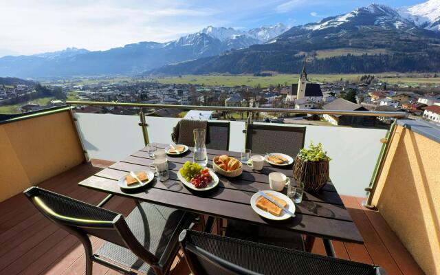 Hilltop apartment in Piesendorf with balcony