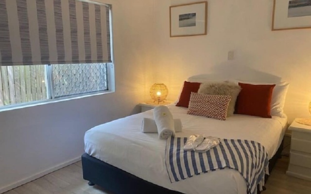 Seascape Holidays-Marina Terraces Apt 11 – Guest Rooms – Port Douglas