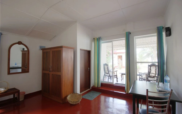 Lankahuts Beach Bungalows