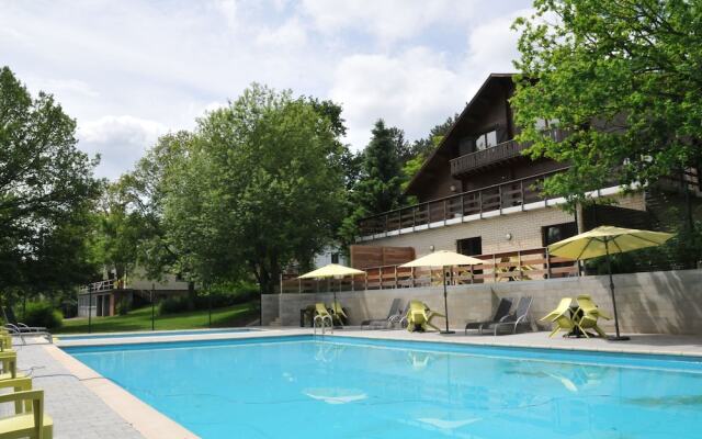 Modern Luxury Chalet With a Fireplace and Private spa