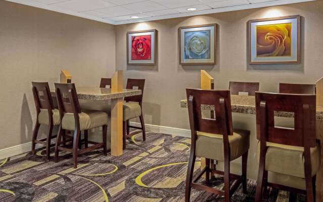La Quinta Inn & Suites by Wyndham Naples East (I-75)