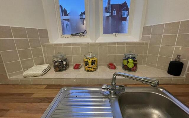Gated Stunning Period Studio in Vibrant Bristol