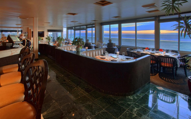 SeaVenture Beach Hotel