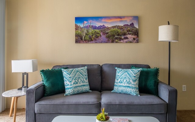 Eastside 1 & 2 BR Apts with balcony by Frontdesk