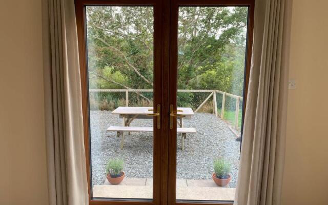 Secluded hilltop hideaway!