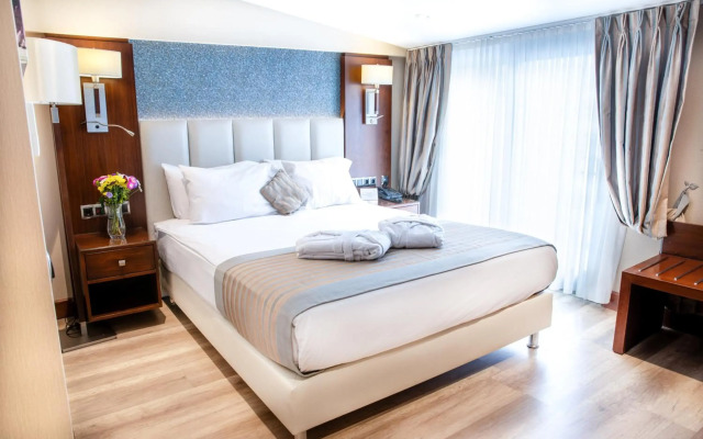 Grand Aras Hotel & Suites
