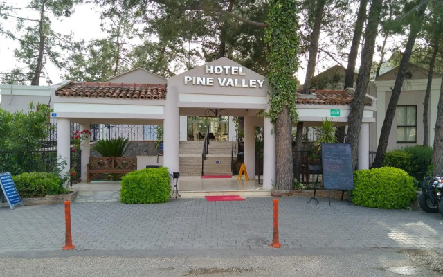 Hotel Pine Valley
