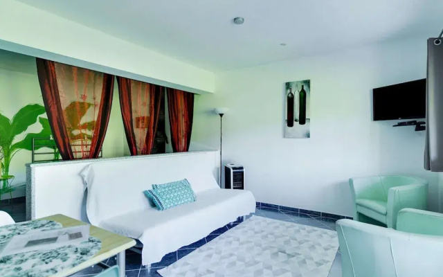 Upscale Villa With Swimming Pool and Terrace