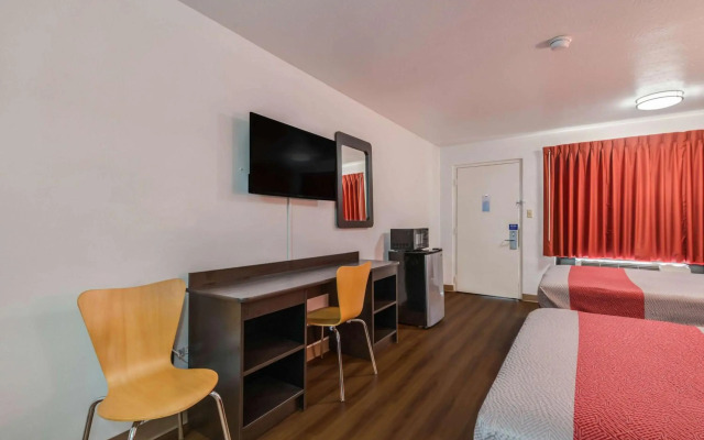 Motel 6 Attalla, AL