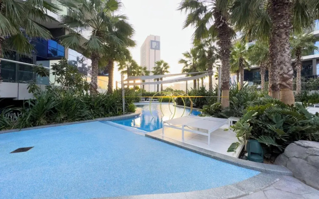 Glamorous 2BR in Damac Paramount Tower