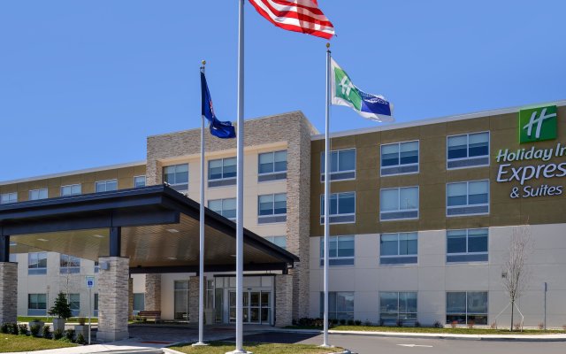 Holiday Inn Express & Suites Brighton South - US 23, an IHG Hotel