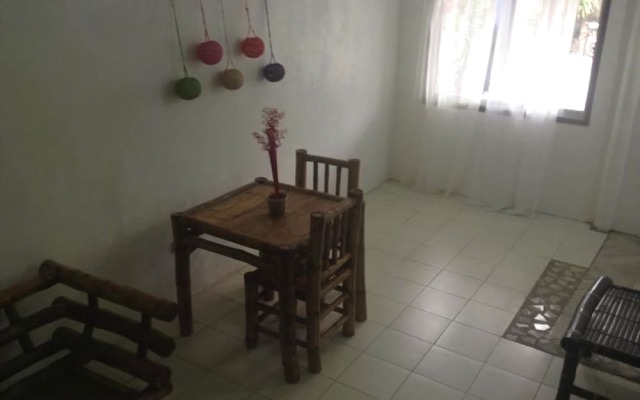 Johnnil's Tourist Inn