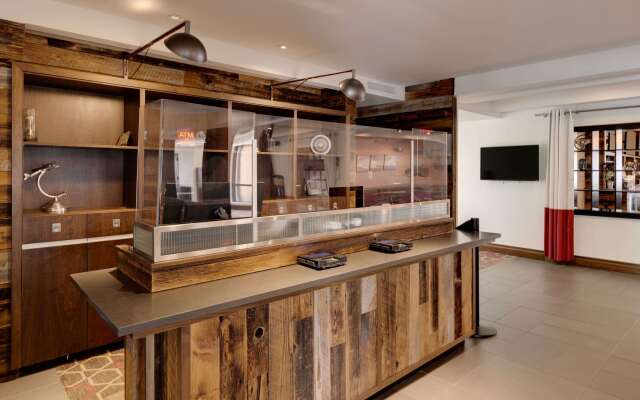 The Crossroads Hotel, Newburgh