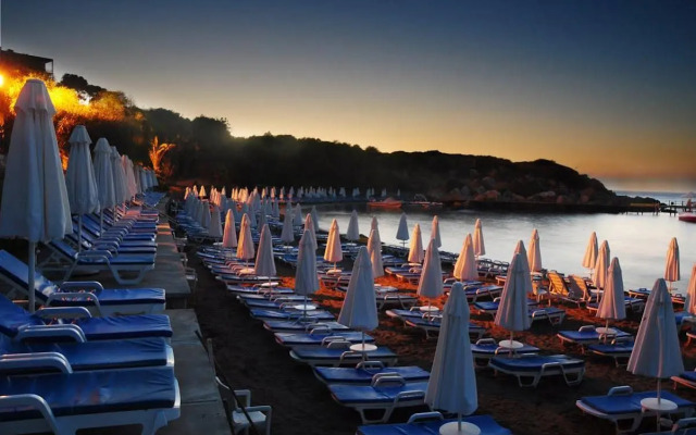 Denizkizi & Denizkizi Royal Hotel