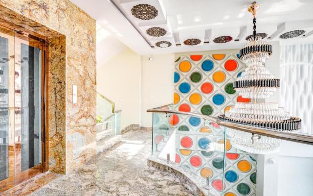 Fabhotel The White Moon